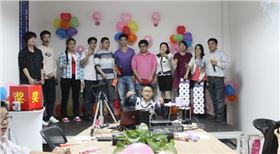 海納促銷臺工廠頒發(fā)2013年11月快樂會議獎品 海納促銷臺工廠頒發(fā)2013年11月快樂會議獎品